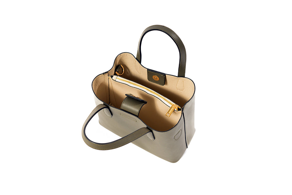 The №22 Handbag Black